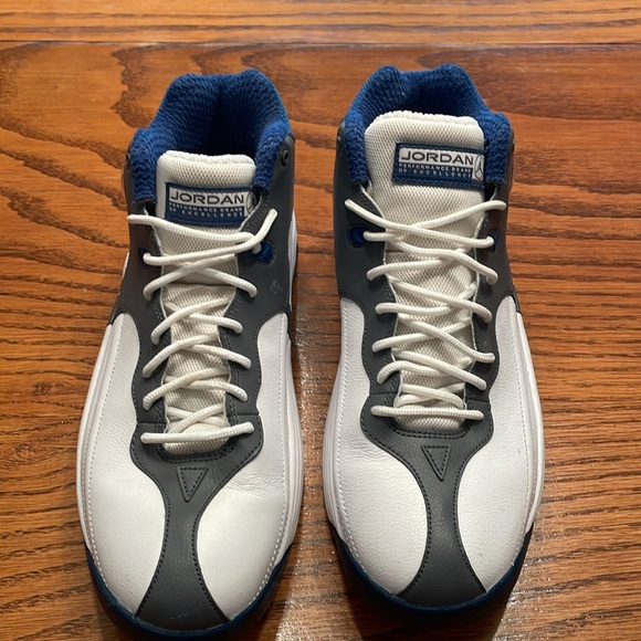 Air Jordan Team 1 Basketball Shoes - Picture 2 of 9